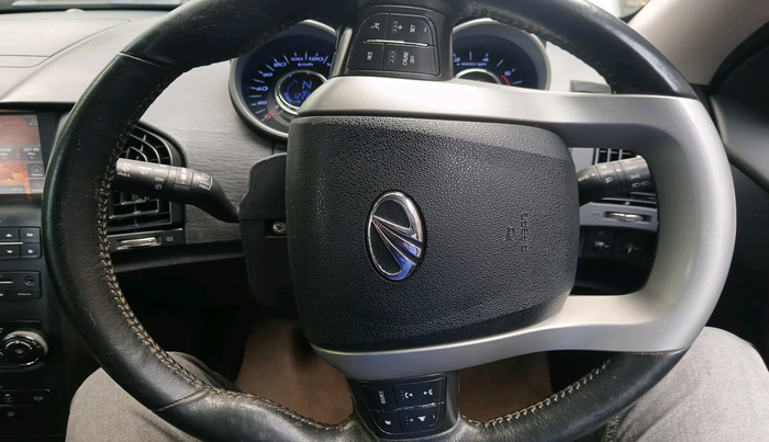 2017 Mahindra XUV500 W10, Diesel, Manual, 1,22,279 km, interior