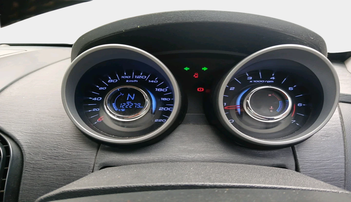 2017 Mahindra XUV500 W10, Diesel, Manual, 1,22,279 km, interior