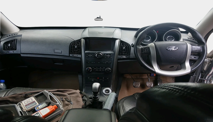 2017 Mahindra XUV500 W10, Diesel, Manual, 1,22,279 km, interior