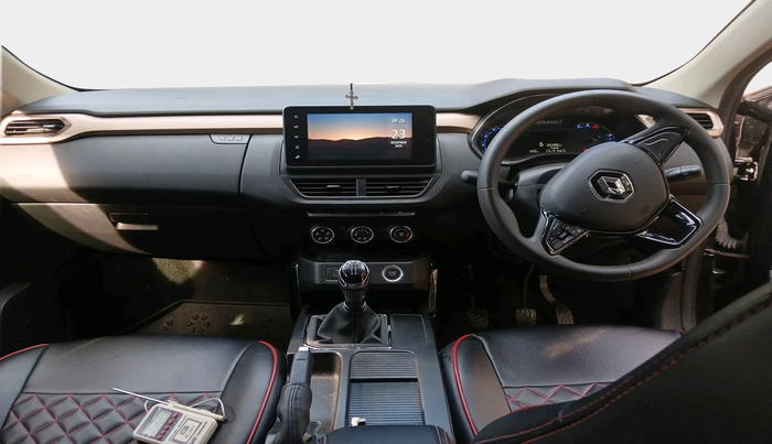 2023 Renault Kiger RXT (O) MT, Petrol, Manual, 39,398 km, interior