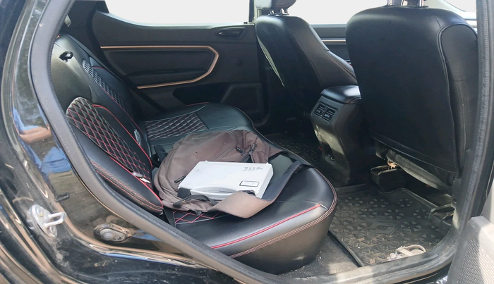 2023 Renault Kiger RXT (O) MT, Petrol, Manual, 39,398 km, interior