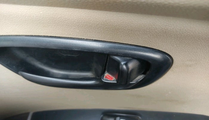 2011 Hyundai i10 ERA 1.1, Petrol, Manual, 1,30,250 km, interior