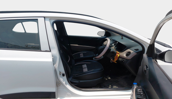 2019 Hyundai Grand i10 MAGNA 1.2 KAPPA VTVT, Petrol, Manual, 1,22,086 km, interior