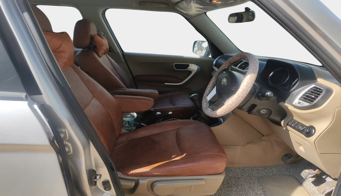 2016 Mahindra TUV300 T8, Diesel, Manual, 79,599 km, interior