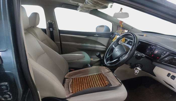 2018 Mahindra MARAZZO M8 7 STR, Diesel, Manual, 1,29,309 km, interior