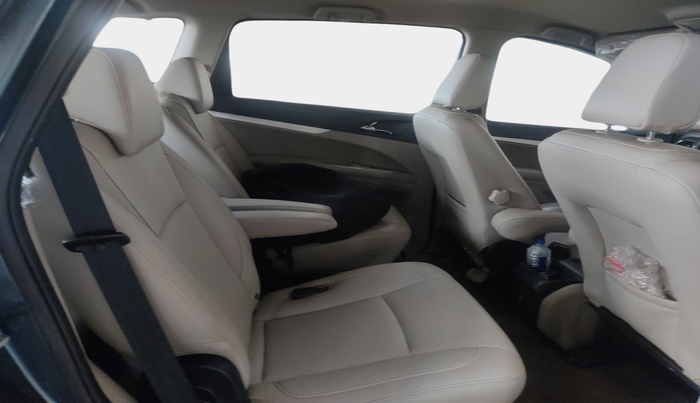2018 Mahindra MARAZZO M8 7 STR, Diesel, Manual, 1,29,309 km, interior