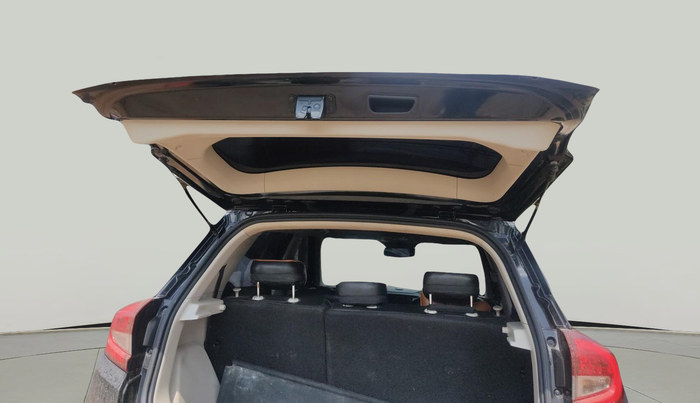 2022 Mahindra XUV300 W8 (O) 1.5 DIESEL, Diesel, Manual, 78,188 km, exterior