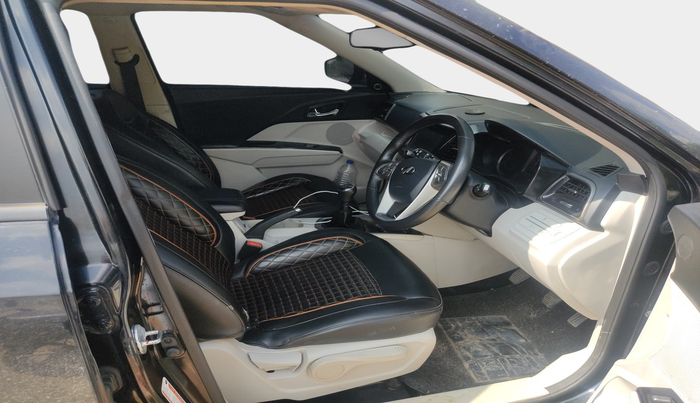 2022 Mahindra XUV300 W8 (O) 1.5 DIESEL, Diesel, Manual, 78,188 km, interior