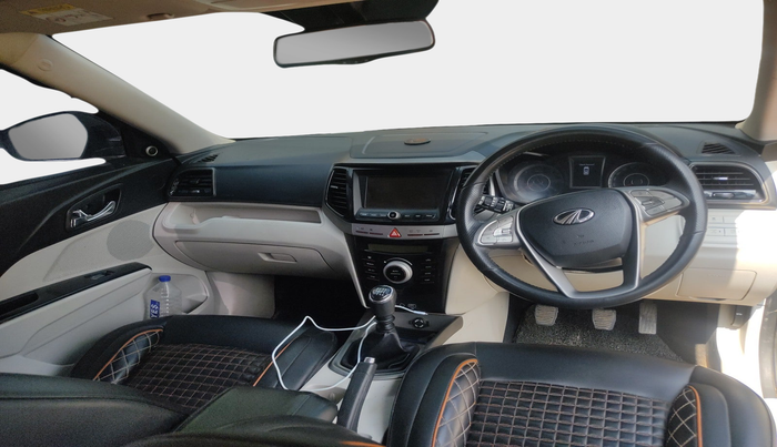 2022 Mahindra XUV300 W8 (O) 1.5 DIESEL, Diesel, Manual, 78,188 km, interior