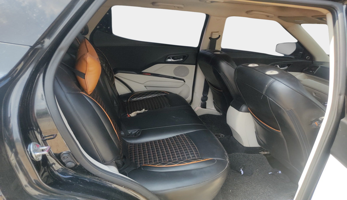 2022 Mahindra XUV300 W8 (O) 1.5 DIESEL, Diesel, Manual, 78,188 km, interior