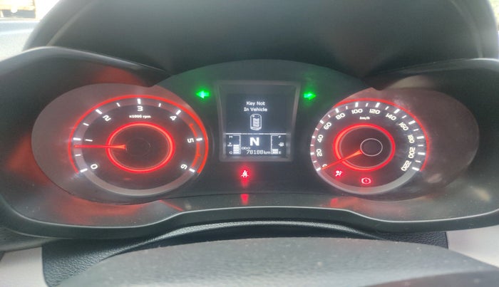 2022 Mahindra XUV300 W8 (O) 1.5 DIESEL, Diesel, Manual, 78,188 km, interior