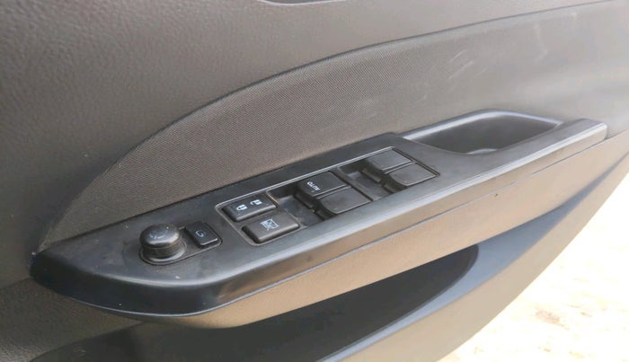 2015 Maruti Swift VXI, Petrol, Manual, 97,486 km, interior