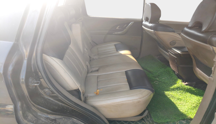 2015 Mahindra XUV500 W6, Diesel, Manual, 94,364 km, interior