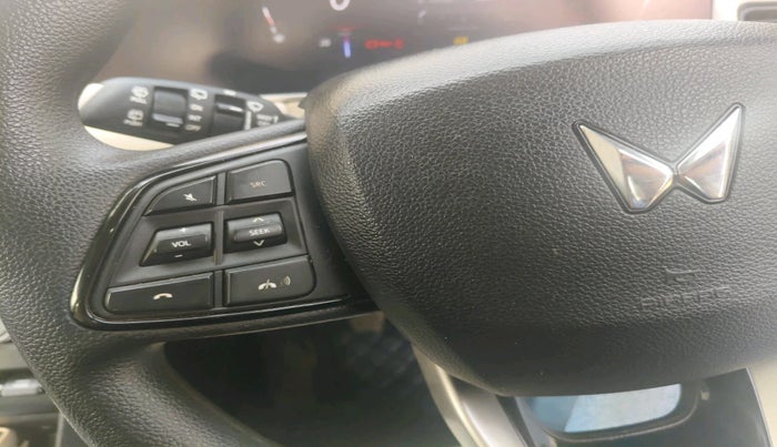 2023 Mahindra XUV700 AX 5 D MT 7 STR, Diesel, Manual, 40,399 km, interior