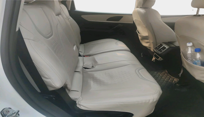 2023 Mahindra XUV700 AX 5 D MT 7 STR, Diesel, Manual, 40,399 km, interior