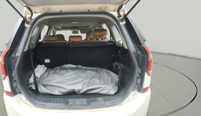 2019 Mahindra XUV500 W11(O), Diesel, Manual, 1,07,549 km, exterior