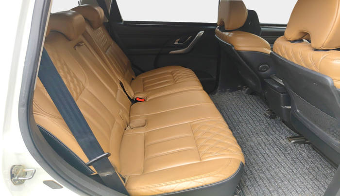 2019 Mahindra XUV500 W11(O), Diesel, Manual, 1,07,549 km, interior