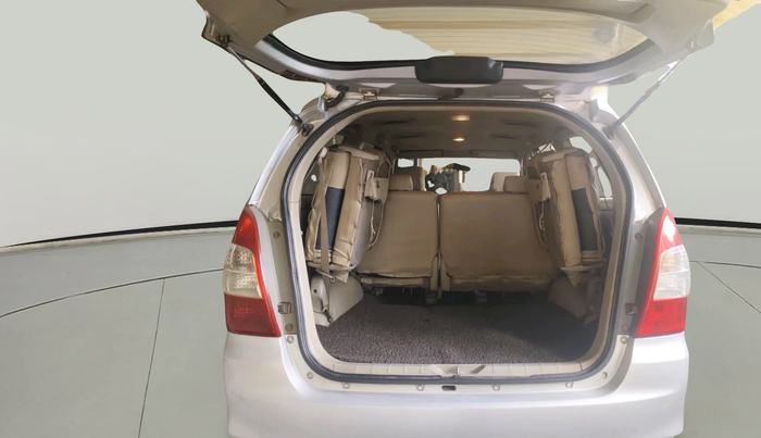 2014 Toyota Innova 2.5 VX 8 STR, Diesel, Manual, 1,43,057 km, exterior