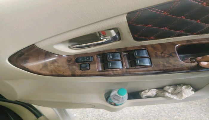 2014 Toyota Innova 2.5 VX 8 STR, Diesel, Manual, 1,43,057 km, interior