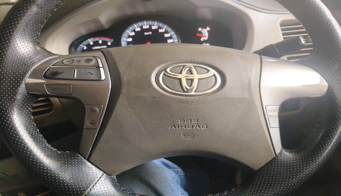 2014 Toyota Innova 2.5 VX 8 STR, Diesel, Manual, 1,43,057 km, interior