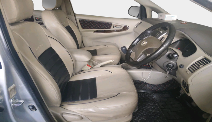 2014 Toyota Innova 2.5 VX 8 STR, Diesel, Manual, 1,43,057 km, interior