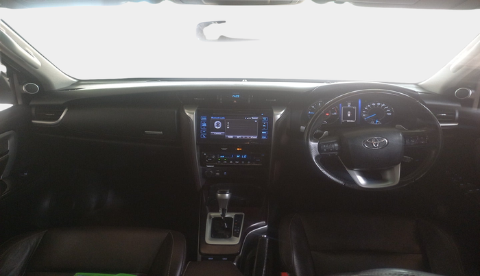 2017 Toyota Fortuner 2.8 4X2 AT, Diesel, Automatic, 99,540 km, interior