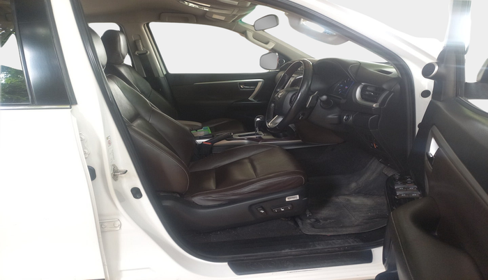 2017 Toyota Fortuner 2.8 4X2 AT, Diesel, Automatic, 99,540 km, interior
