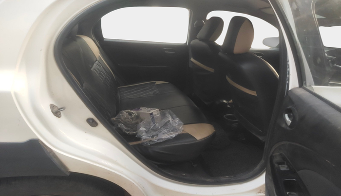 2014 Toyota Etios CROSS 1.4 VD, Diesel, Manual, 1,22,894 km, interior