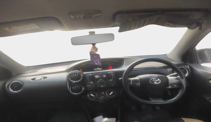 2014 Toyota Etios CROSS 1.4 VD, Diesel, Manual, 1,22,894 km, interior