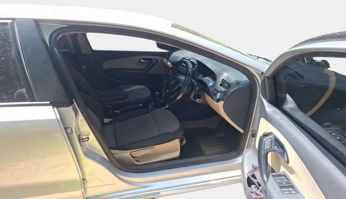 2015 Volkswagen Polo HIGHLINE1.5L, Diesel, Manual, 98,965 km, interior