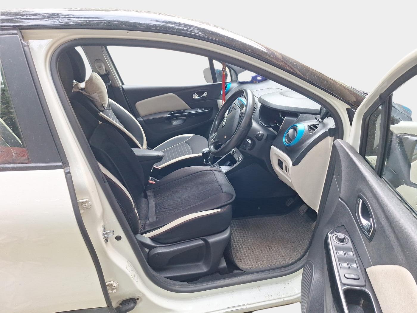 2017 Renault Captur RXT DIESEL DUAL TONE, Diesel, Manual, 47,500 km, interior