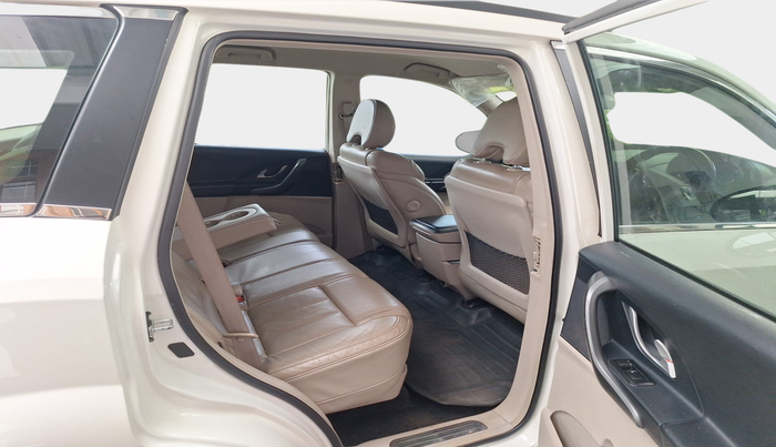 2015 Mahindra XUV500 W8, Diesel, Manual, 73,147 km, interior