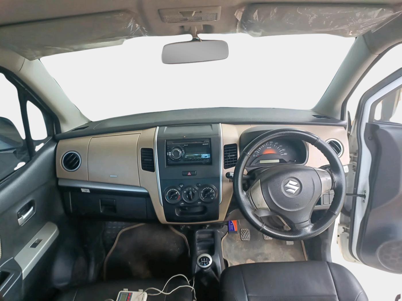2017 Maruti Wagon R 1.0 LXI, Petrol, Manual, 71,352 km, interior