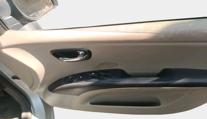 2011 Hyundai i10 MAGNA 1.2, Petrol, Manual, 1,02,734 km, interior