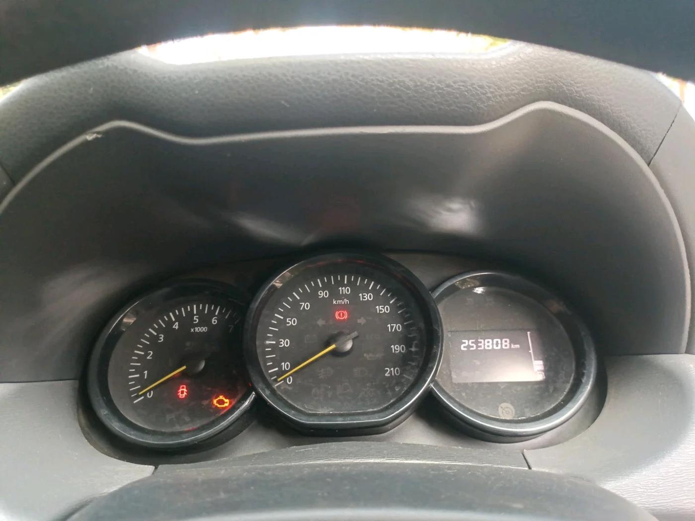 2015 Renault Duster 85 PS RXE DIESEL, Diesel, Manual, 2,53,808 km, interior