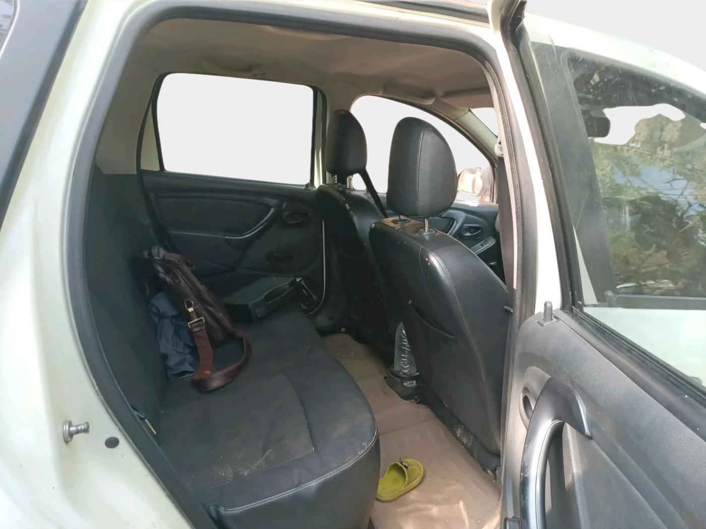 2015 Renault Duster 85 PS RXE DIESEL, Diesel, Manual, 2,53,808 km, interior