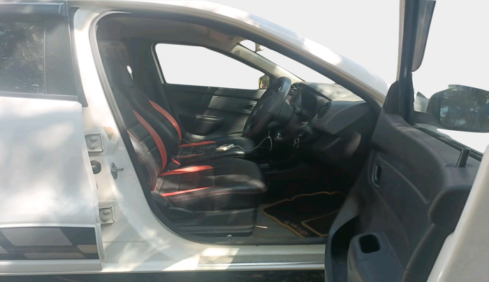 2017 Renault Kwid RXT 1.0 AMT, Petrol, Automatic, 39,184 km, interior