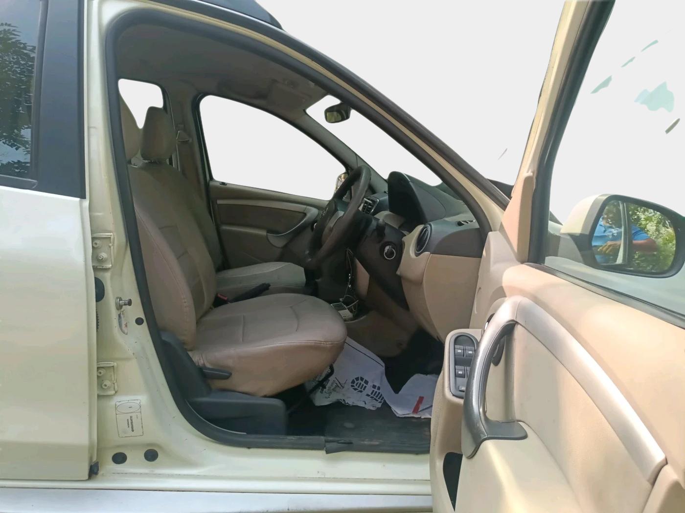 2014 Nissan Terrano XL O (D), Diesel, Manual, 1,88,574 km, interior