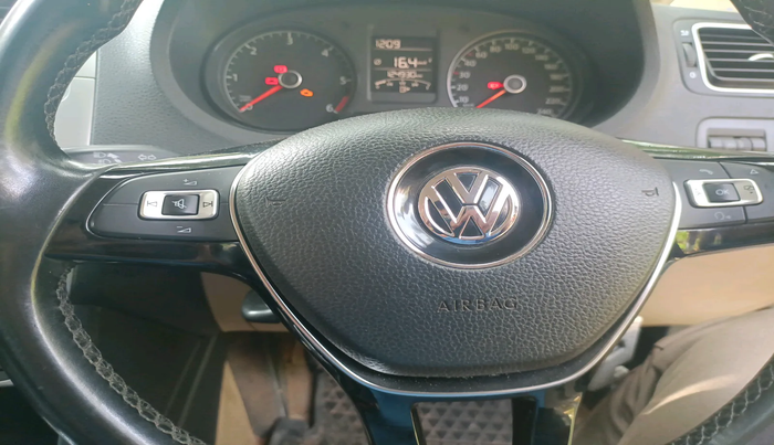 2014 Volkswagen Polo HIGHLINE1.5L, Diesel, Manual, 1,24,930 km, interior