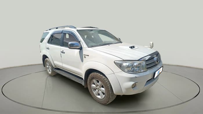 2011 Toyota Fortuner 3.0 4X4 MT, Diesel, Manual, 3,17,228 km, exterior
