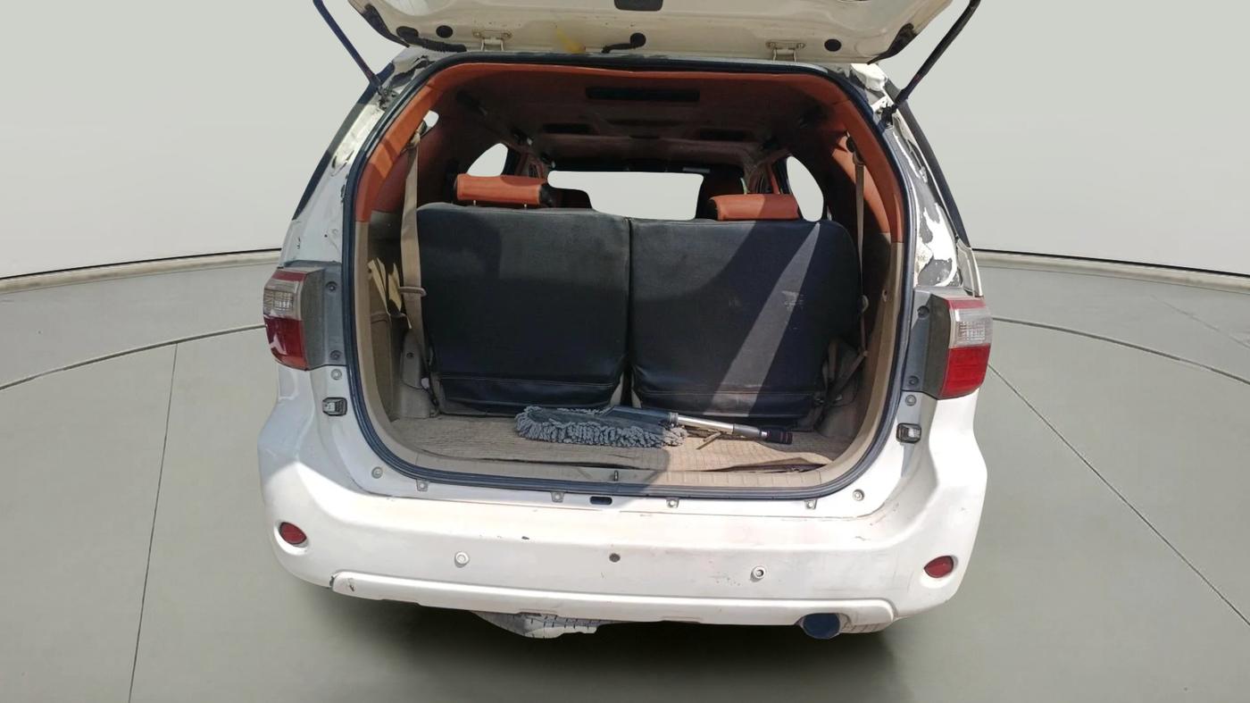 2011 Toyota Fortuner 3.0 4X4 MT, Diesel, Manual, 3,17,228 km, exterior