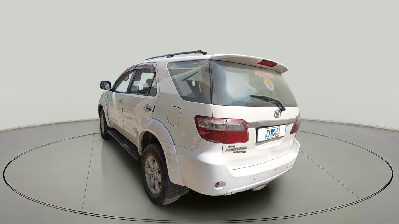 2011 Toyota Fortuner 3.0 4X4 MT, Diesel, Manual, 3,17,228 km, exterior