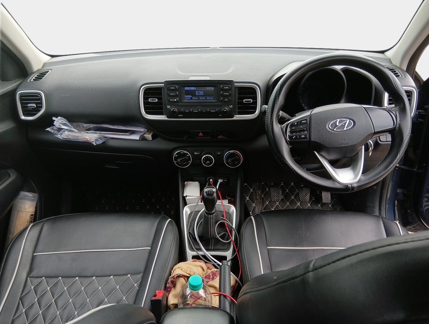 2022 Hyundai VENUE S 1.2, Petrol, Manual, 43,698 km, interior