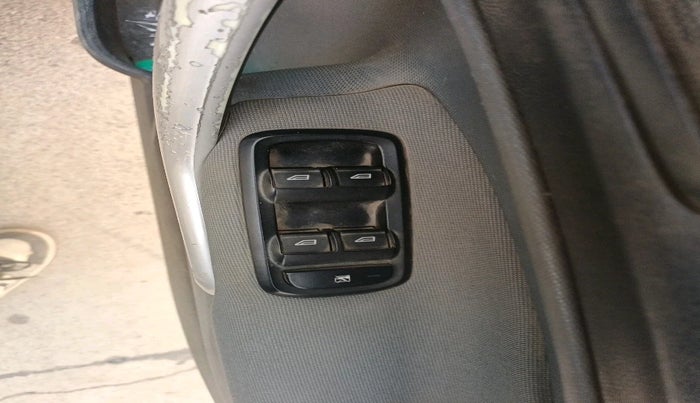 2011 Ford Fiesta TITANIUM DIESEL, Diesel, Manual, 2,10,000 km, interior