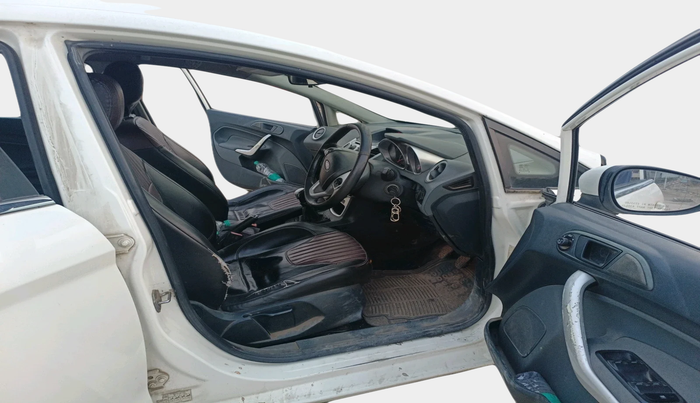 2011 Ford Fiesta TITANIUM DIESEL, Diesel, Manual, 2,10,000 km, interior