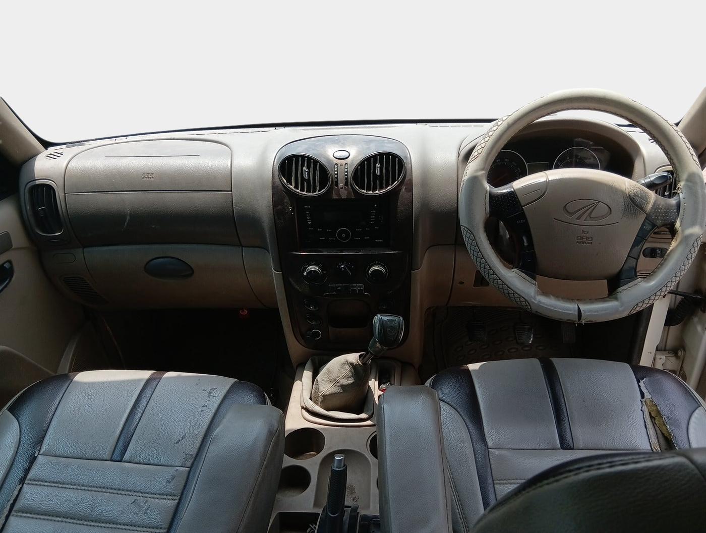 2010 Mahindra Scorpio VLX 2WD AIRBAG BS-III, Diesel, Manual, 1,99,338 km, interior