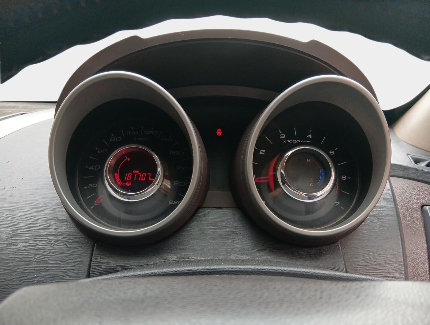 2011 Mahindra XUV500 W6, Diesel, Manual, 1,82,100 km, interior