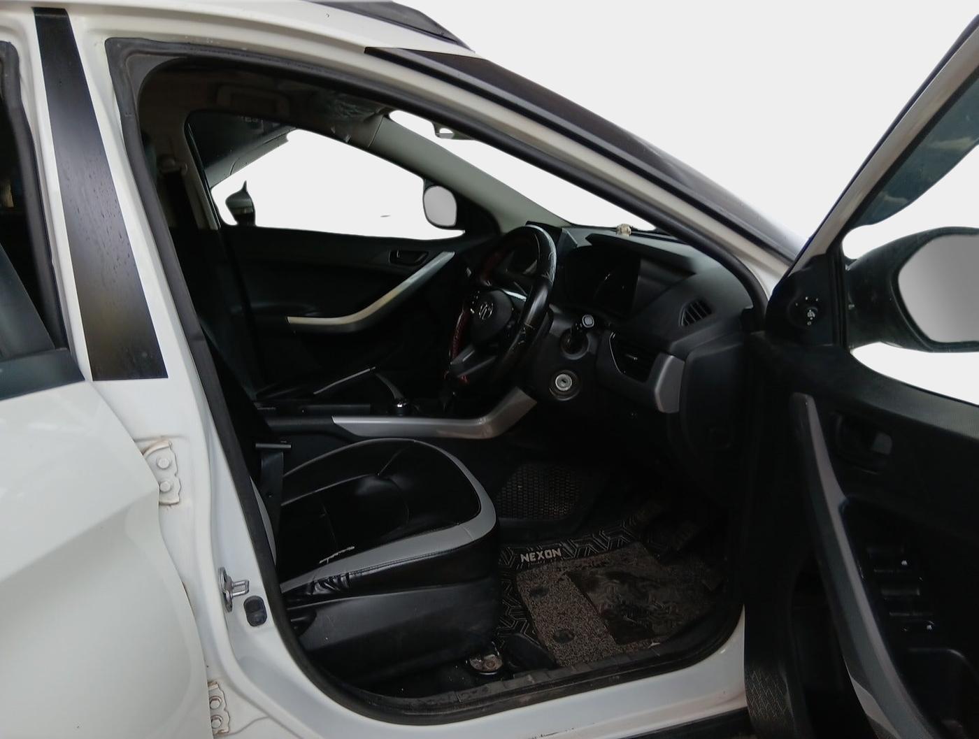 2023 Tata NEXON XM SUNROOF DIESEL, Diesel, Manual, 83,849 km, interior
