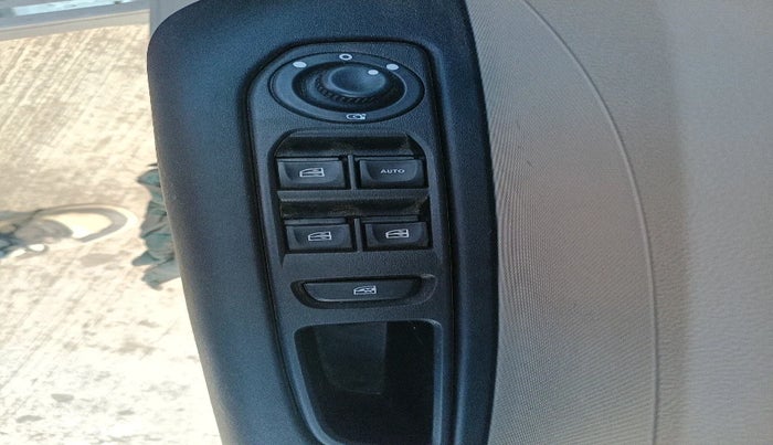 2025 Renault TRIBER Emotion, Petrol, Manual, 5,966 km, interior