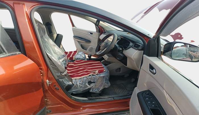 2025 Renault TRIBER Emotion, Petrol, Manual, 5,966 km, interior